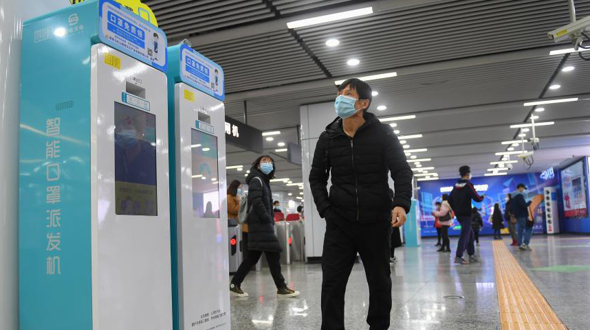 长沙地铁智能口罩派发机便民出行
