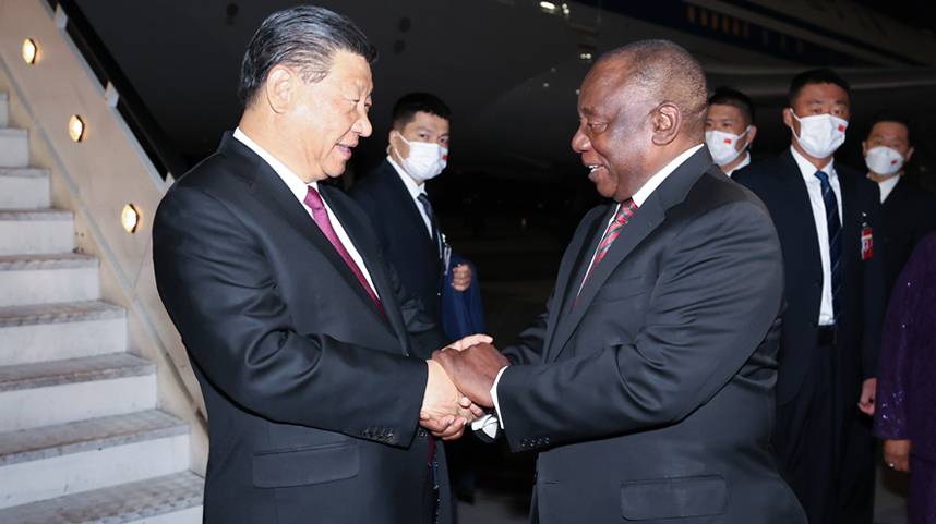 习近平抵达约翰内斯堡