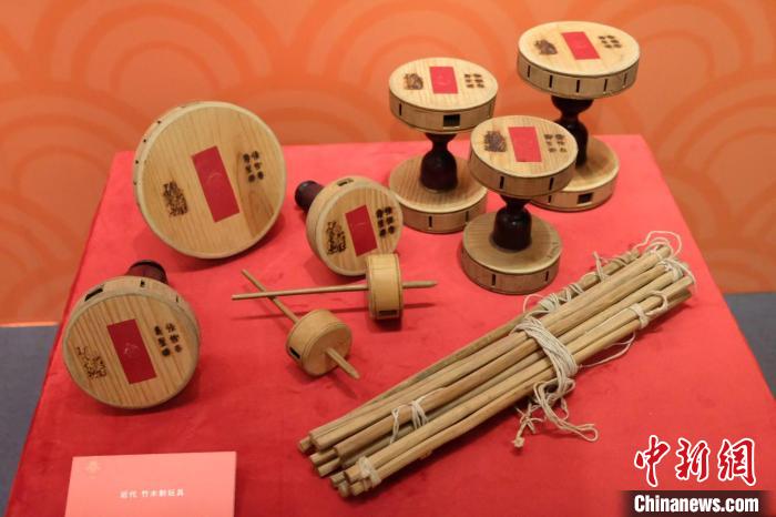 上海市歷史博物館館藏年俗文物展?！⊥躞?攝