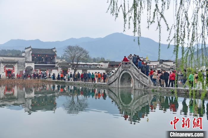世界遺產(chǎn)地黟縣“三八節(jié)”迎來(lái)旅游“小高峰”