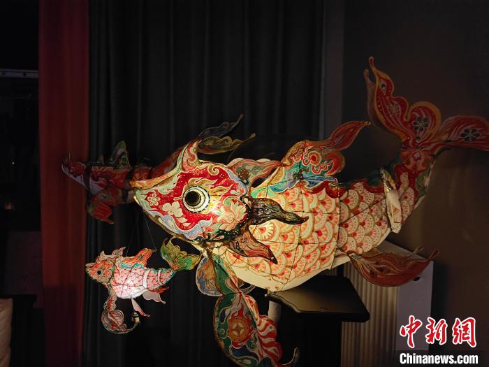 圖為魚燈?！∈茉L者供圖