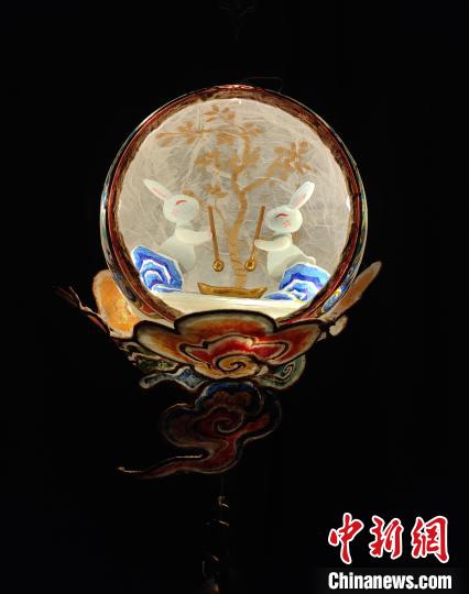 圖為玉兔搗藥燈?！∈茉L者供圖