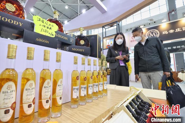 圖為酒博會(huì)現(xiàn)場(chǎng)。　瞿宏倫 攝