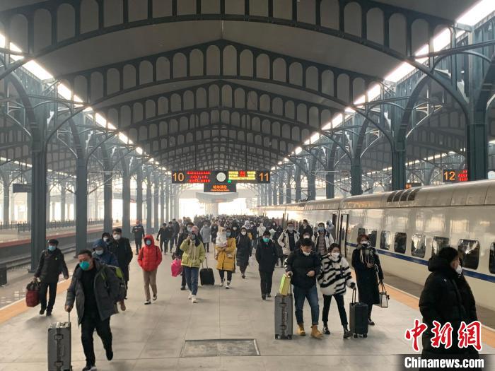 旅客有序下車?！」F提供