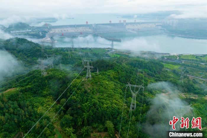 三峽輸電線(xiàn)路。　何偉 攝