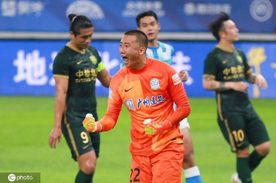 [圖]韓佳奇兩次撲出張玉寧點球 國安1-0廣州城
