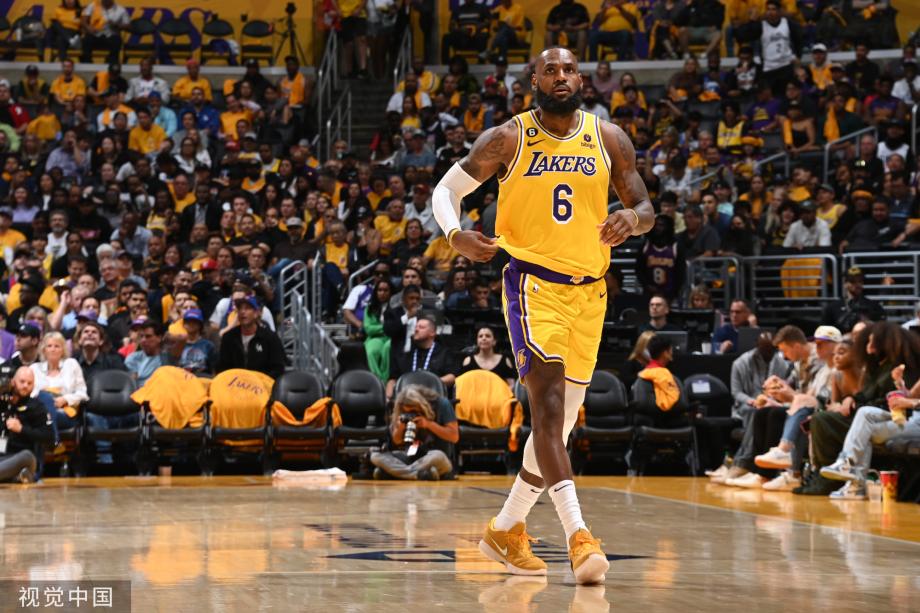 [圖]NBA-詹姆斯20+10湖人翻盤未果 小卡替補(bǔ)快船揚(yáng)帆