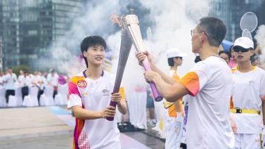 亚运火炬传递在杭州举行 陈雨菲期待取得好成绩
