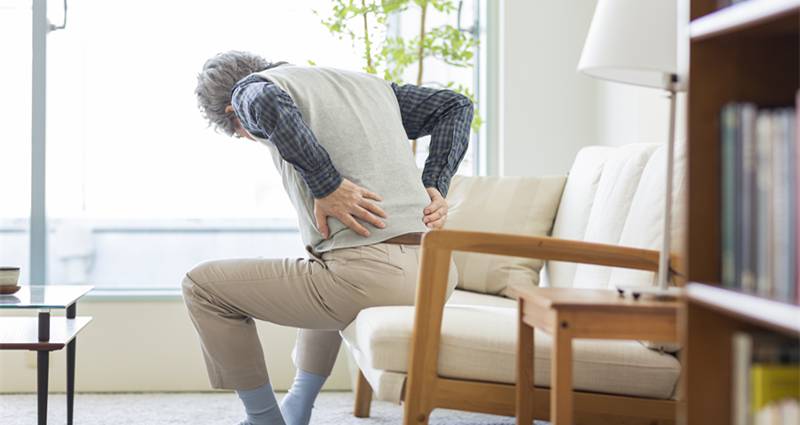 老年人容易闪到腰？坚持做好5件事 可预防闪腰