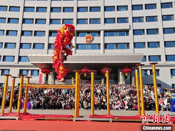 （新春走基層）中國南北舞獅齊聚山西朔州平魯：“門神故里”鬧元宵