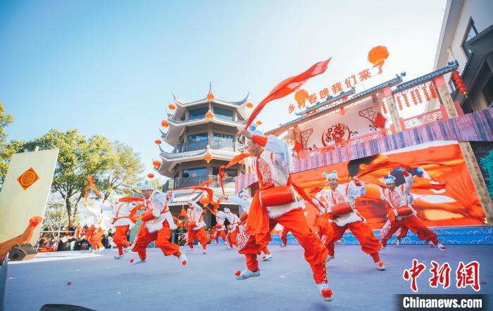 文化觀察：從麗水到全國，“村晚”何以“四十不惑”？