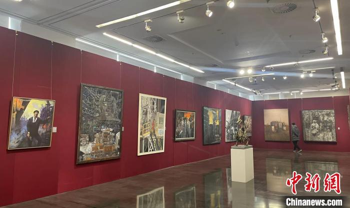 “東北工業(yè)題材美術(shù)作品國內(nèi)巡展”北京啟帷 高凱 攝 “東北工業(yè)題材美術(shù)作品國內(nèi)巡展”北京啟帷 高凱 攝