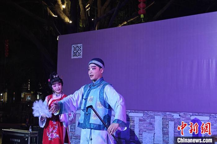 “宋元笙簫·千年古戲”沉浸式演出讓觀眾流連忘返。　吳冠標(biāo) 攝