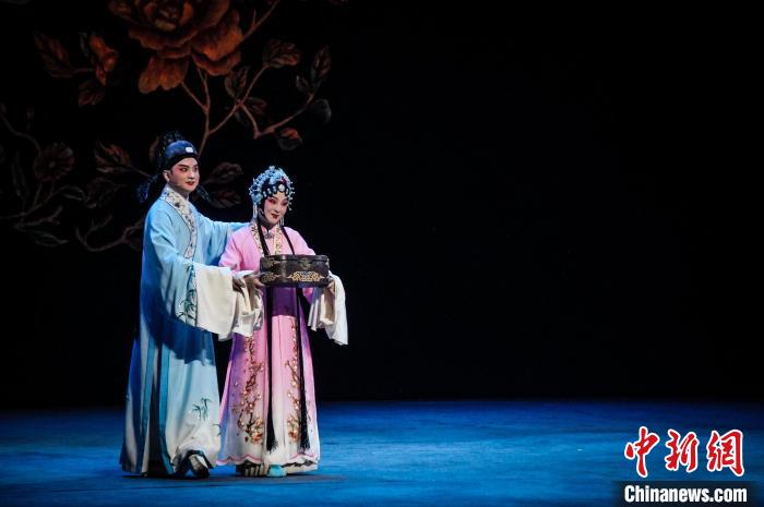 黃梅戲《羅帕記》與《天仙配》《女駙馬》齊名，被譽(yù)為黃梅戲“三絕” 夏俊俊 攝