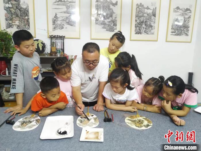 傳承中華優(yōu)秀傳統(tǒng)文化南昌紅谷灘區(qū)“畫”出民族團(tuán)結(jié)“同心圓”