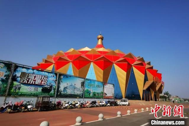 圖為2023年中國(guó)雜技春晚錄制現(xiàn)場(chǎng)外景。　杜欣 攝