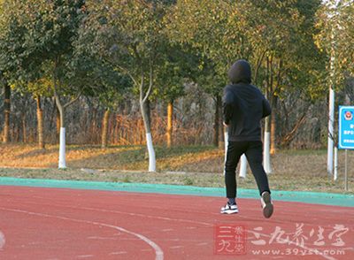 跑步者患病的概率要遠(yuǎn)遠(yuǎn)低于不跑步的人