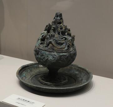 漢代馴火燃具：?；韬钅怪械臒?、熏、爐、灶