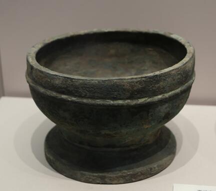漢代馴火燃具：?；韬钅怪械臒簟⒀?、爐、灶