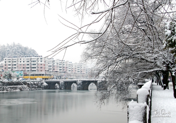 五百年的擁抱，一座城兩座橋