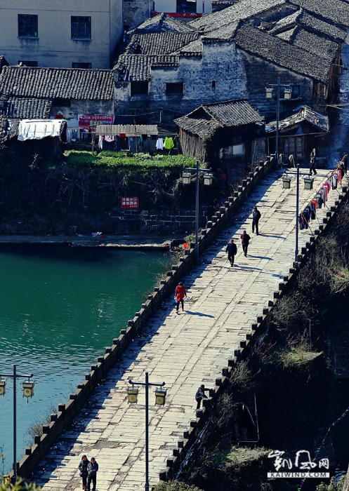 五百年的擁抱，一座城兩座橋