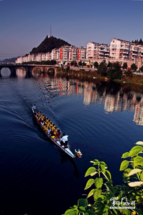 五百年的擁抱，一座城兩座橋