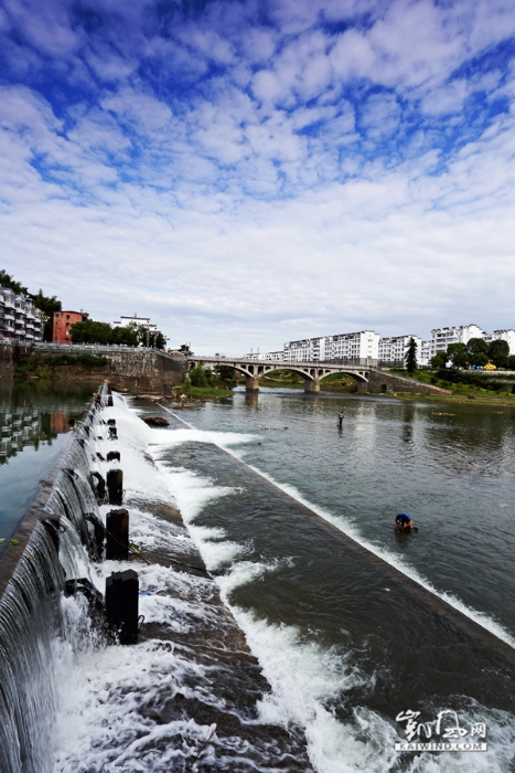 五百年的擁抱，一座城兩座橋