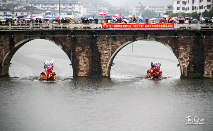 五百年的擁抱，一座城兩座橋
