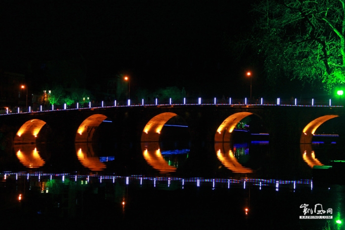 五百年的擁抱，一座城兩座橋