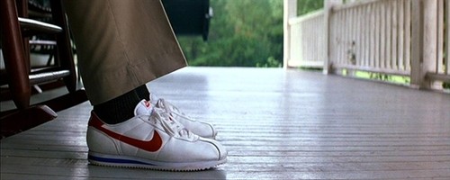 Macintosh HD:Users:apple:Downloads:盤點(diǎn)好萊塢植入廣告用圖:阿甘 耐克鞋.jpg