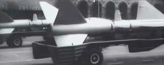 這款從外形上看三級助推的“新式武器”令西方情報機(jī)構(gòu)大為震驚
