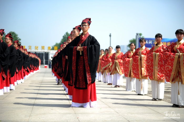 西安舉辦千名學(xué)子漢式成人禮
