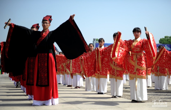 西安舉辦千名學(xué)子漢式成人禮