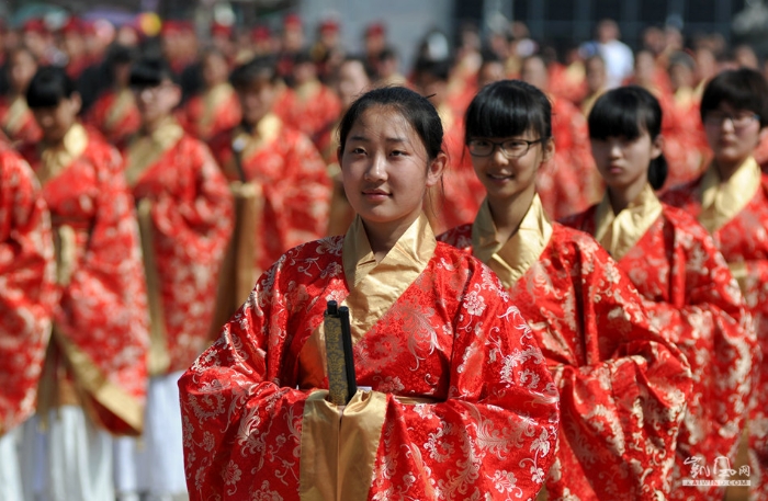 西安舉辦千名學(xué)子漢式成人禮