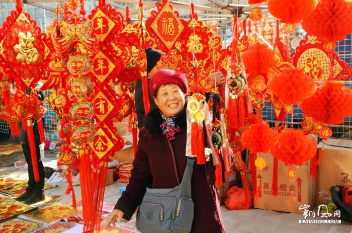 喜氣洋洋迎新年 李村大集年味濃
