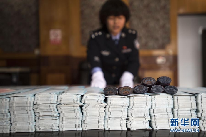 （法治）（1）武漢鐵路警方搗毀一制販假火車票窩點