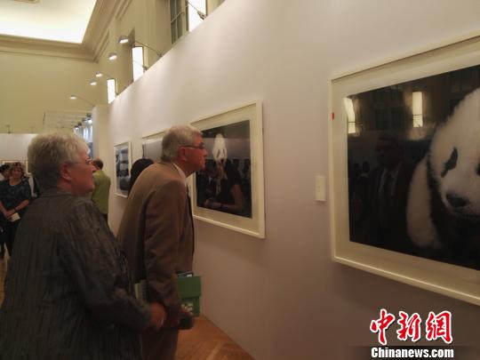 “熊貓與世界——中國(guó)大熊貓保護(hù)文化藝術(shù)成就展”柏林開(kāi)幕