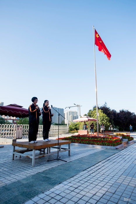 陜西西安：近千名陜港中學(xué)生國旗下感恩兩地教師