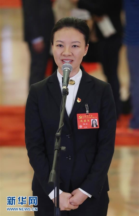 （十九大·黨代表通道）（10）采訪黨代表