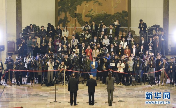 （十九大·黨代表通道）（9）采訪黨代表
