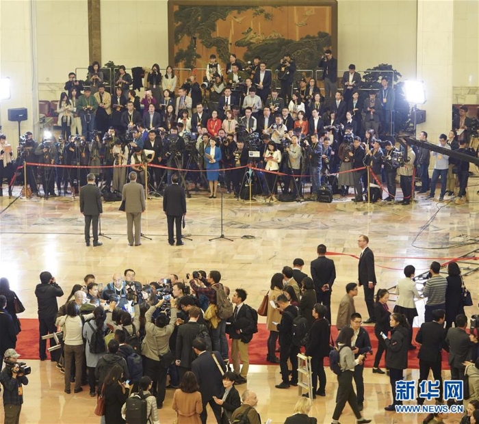 （十九大·黨代表通道）（20）采訪黨代表