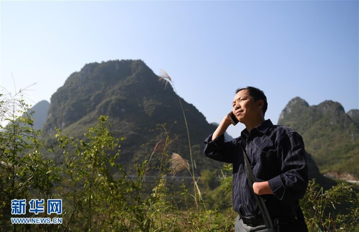 （圖片故事）（1）黃立溫：用殘疾身體幫助鄉(xiāng)親們脫貧奔小康　