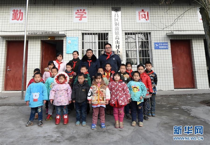 （圖片故事）（10）重慶：61歲教師堅守鄉(xiāng)村小學(xué)40年
