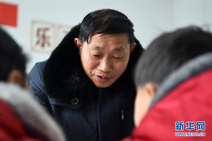 （圖片故事）（2）重慶：61歲教師堅守鄉(xiāng)村小學(xué)40年