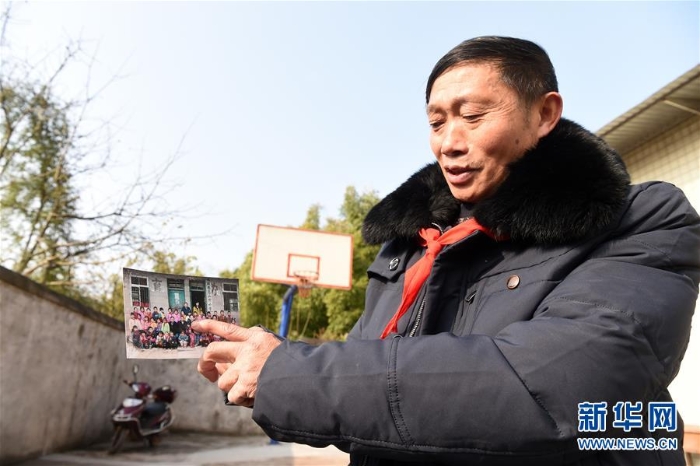 （圖片故事）（7）重慶：61歲教師堅守鄉(xiāng)村小學(xué)40年