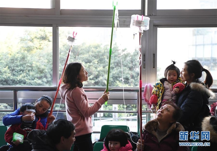 （新華全媒頭條·圖文互動）（10）流感肆虐兒童頻“中招”　求解兒科醫(yī)生緊缺需綜合施策
