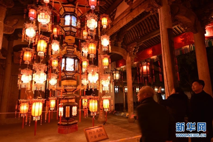 #（社會(huì)）（1）賞花燈 度春節(jié)