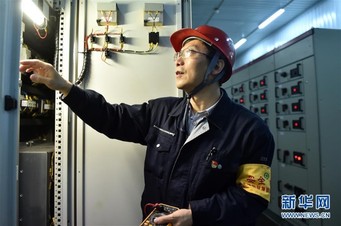 （新時代奮斗者·圖文互動）（3）李剛：百項技改創(chuàng)新成就電氣“華佗”