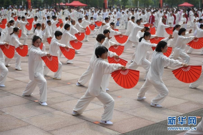 （體育）（5）全民健身——萬人太極同健身