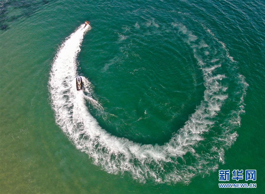 這是5月13日拍攝的海陵島閘坡國家中心漁港（無人機照片）。 海陵島位于廣東省陽江市西南部，天藍海碧、山青沙潔，海洋漁業(yè)資源豐富。 新華社記者 鄧華 攝